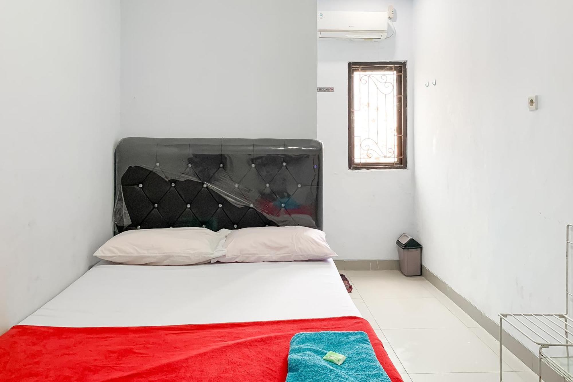 Penginapan Losmen Ayu Pamanukan Redpartner Pamanukan Hilir Exterior photo