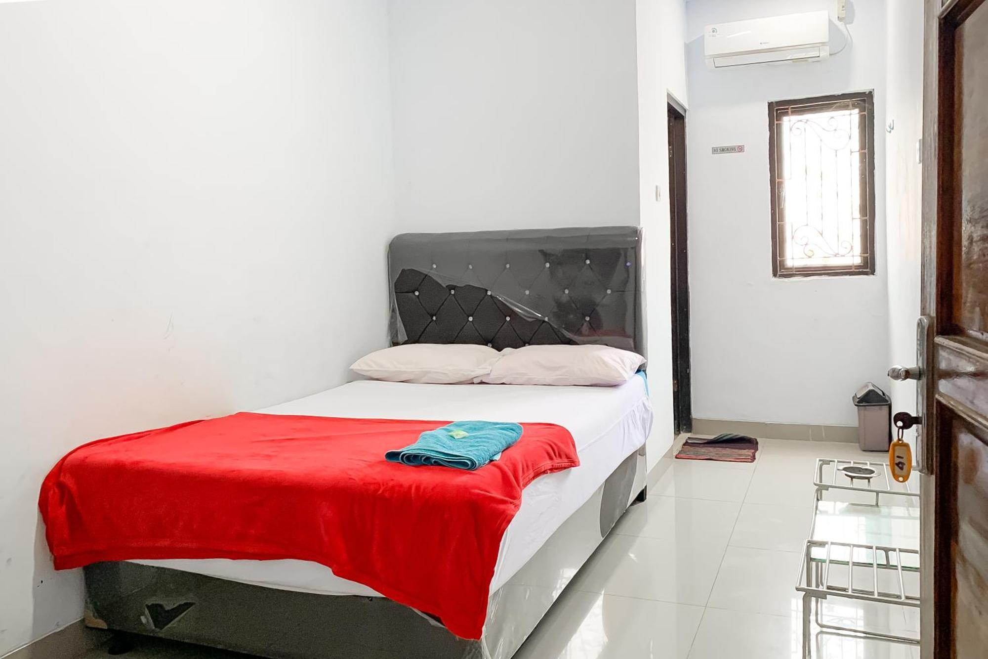 Penginapan Losmen Ayu Pamanukan Redpartner Pamanukan Hilir Exterior photo