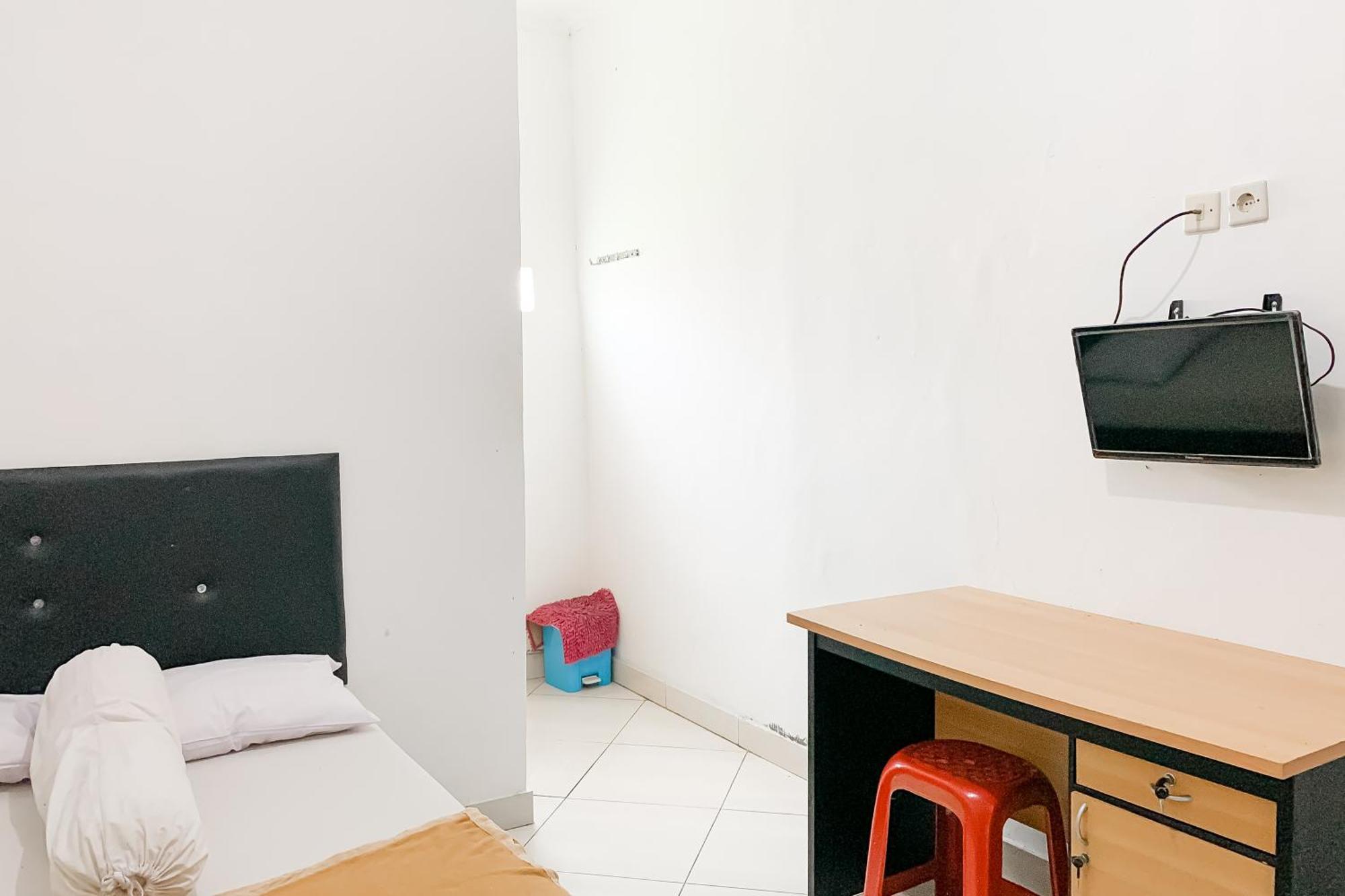 Penginapan Losmen Ayu Pamanukan Redpartner Pamanukan Hilir Exterior photo